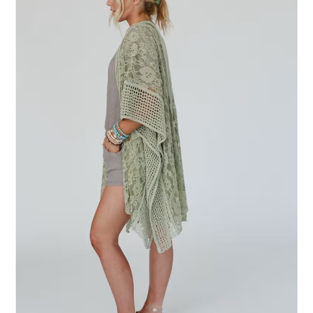 BREEZY FLORAL LACE KIMONO - Picture 4 of 12